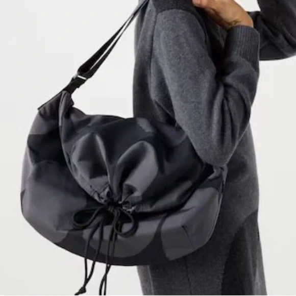 Uniqlo x Marimekko drawstring bag limited collection - Picture 3 of 5